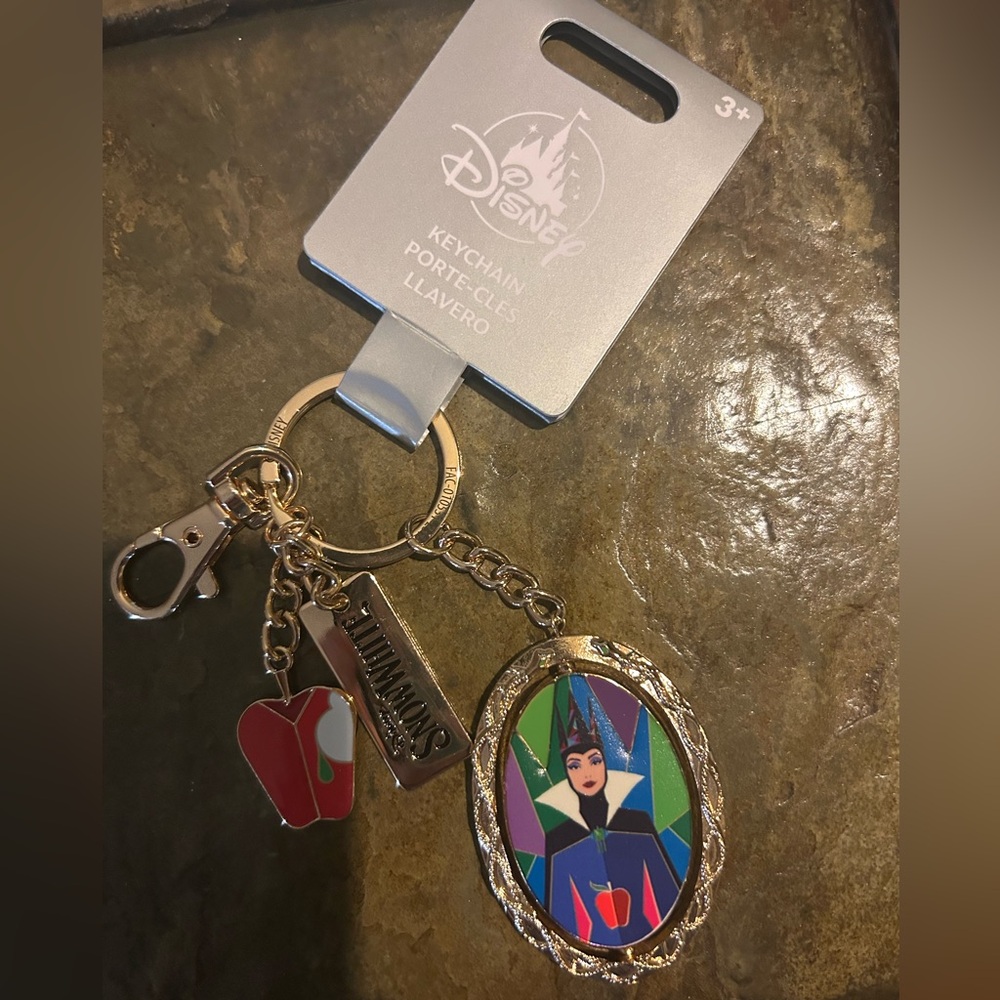 2025 Disney Parks Snow White Live Action Evil Queen Mirror Bag Tag Keychain NWT